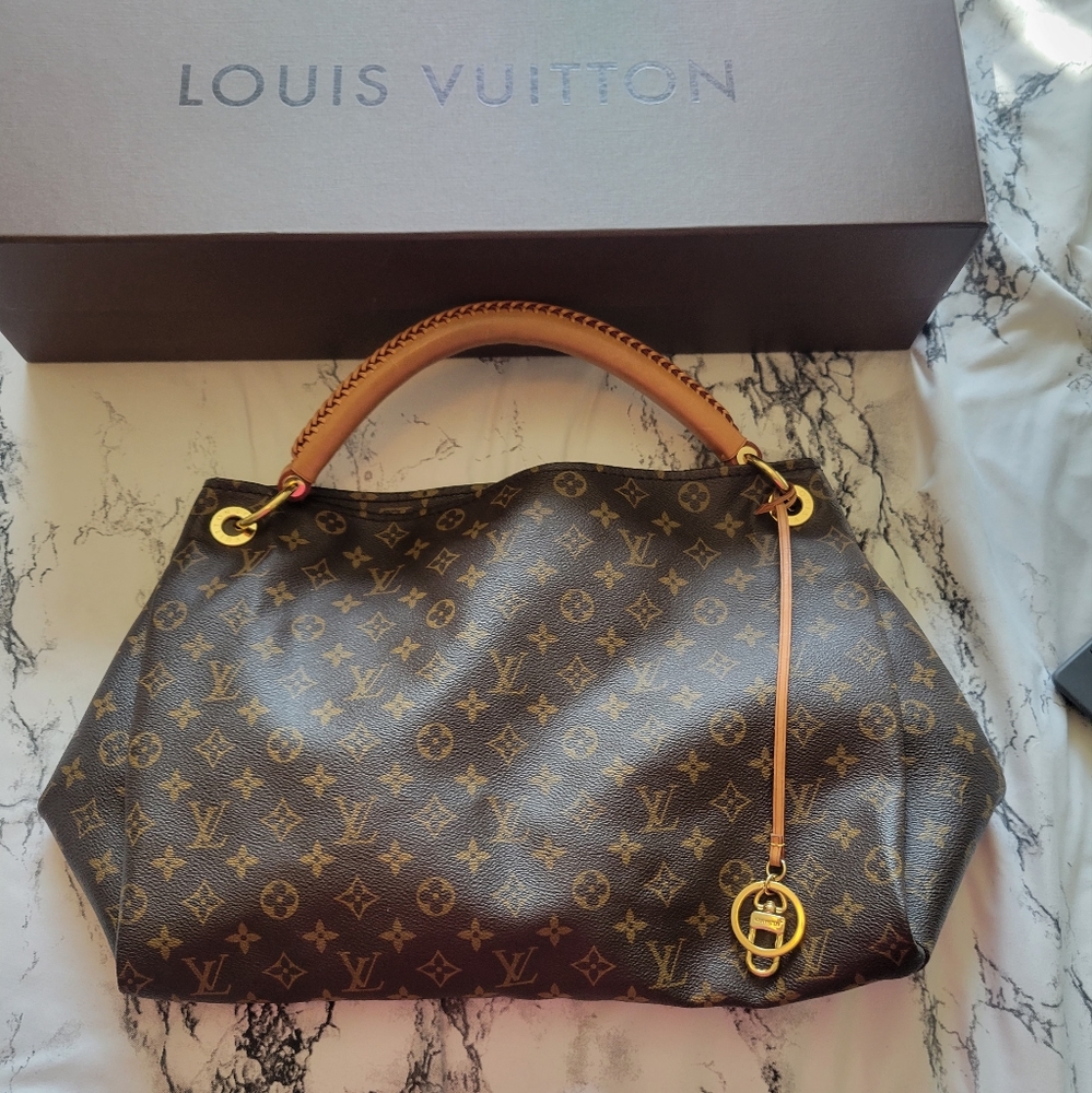 Louis Vuitton MM Artsy